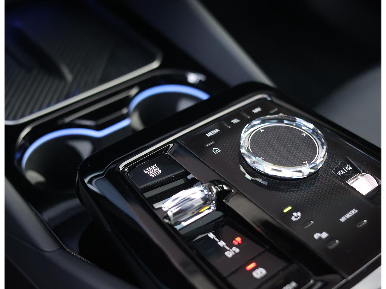 BMW 5-SERIE Touring 550e xDrive | Sportstoel - Pano - Trekhaak - Bow&Wil