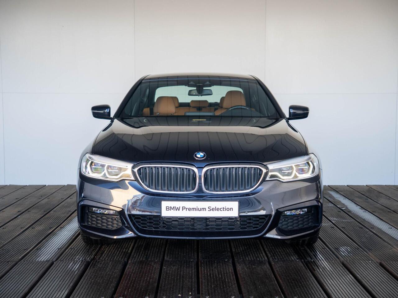 BMW 5-SERIE Sedan 520i | High Executive | M Sportpakket | Stoelverwarming | BMW Laserlicht | PDC | Trekhaak