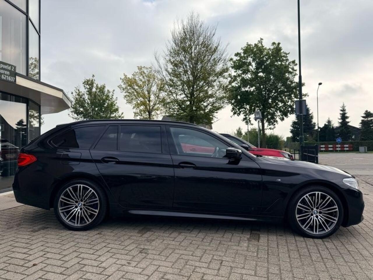 BMW 5-SERIE 540i xD High Exclusive Edition Full options!