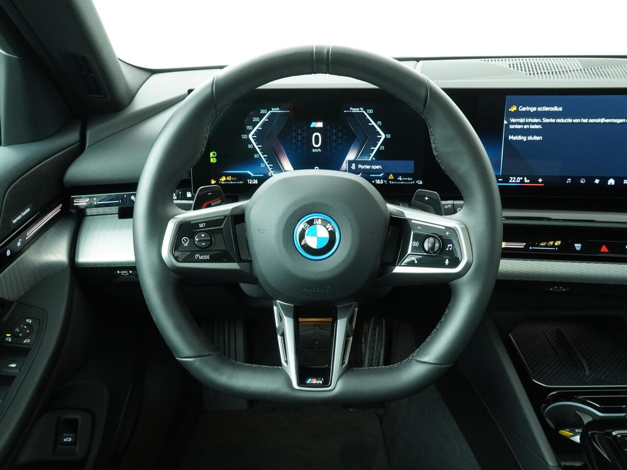 BMW 5-SERIE Touring 530e M Sportpakket | Panoramadak | Trekhaak | Driving Assistant Plus | Harman Kardon |