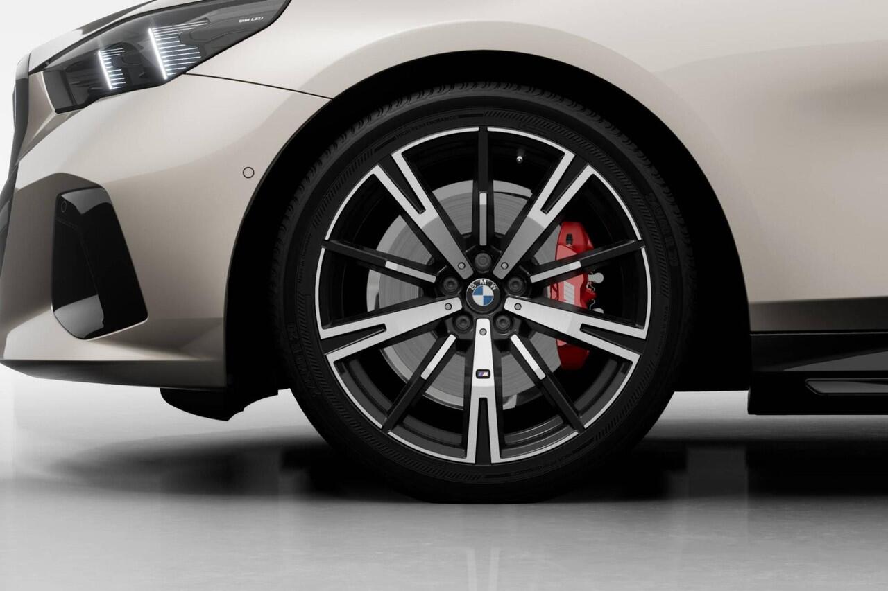 BMW 5-SERIE Touring 520i | M Sport Pro | Innovation Pack | Travel Pack | Comfort Pack | Trekhaak