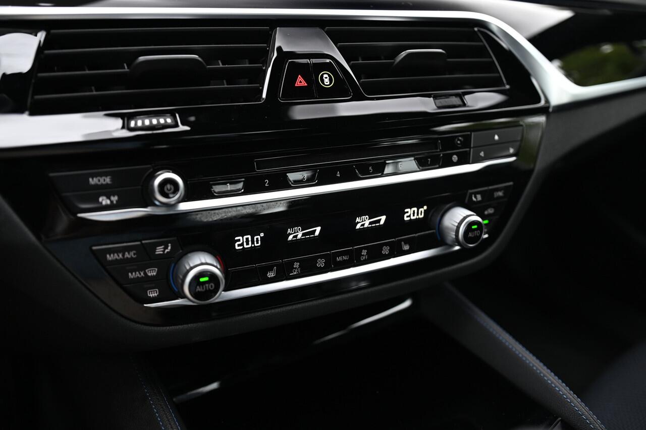 BMW 5-SERIE 530e xDrive High Executive M Sport Automaat / Sportstoelen / Soft Close / Comfort Access / Adaptieve LED / Head-Up / Stoelverwarming / BMW Live Cockpit Professional