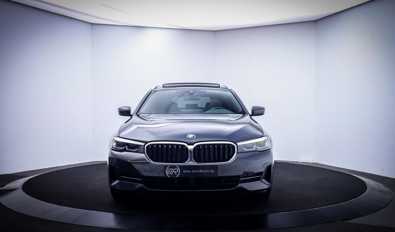 BMW 5-SERIE Touring 530e HIGH EXECUTIVE PANO | LEDER | CAMERA | CARPLAY | STOELVERW | ELEK KLEP | FULL LED | LMV 18''