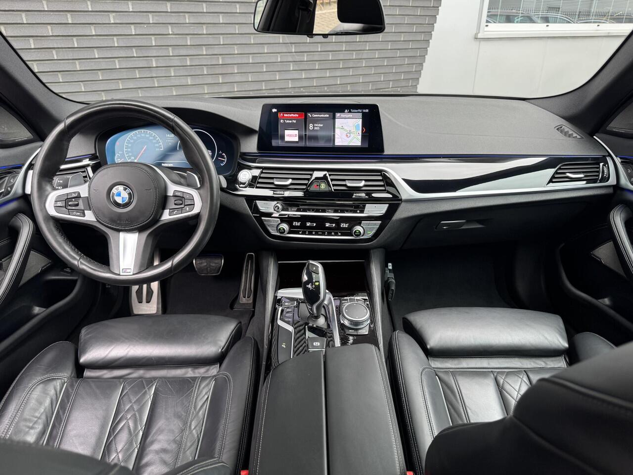 BMW 5-SERIE Sedan 530i High Executive M Sport Pakket Automaat / Navigatie Professional / Schuif-/kanteldak / Harman Kardon / Comfortstoelen / Soft Close / Head-Up Display / 20 Inch / Leder / Active Steering