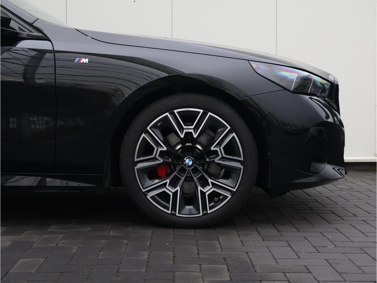 BMW 5-SERIE Touring 520i M Sportpakket Pro/ Verwarmd Stuurwiel/ Comfort Access/ Elektrische Trekhaak/ Panoramadak/ Harman-Kardon/ Stoelverwarming