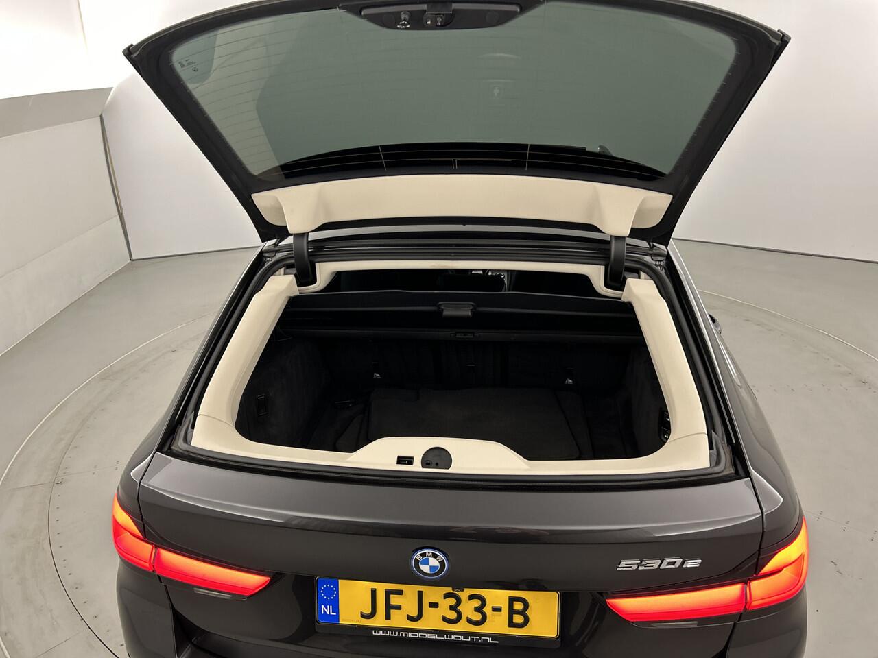 BMW 5-SERIE Touring 530e M-sport Pano-dak/Leder/Adapt.Cruise/EL.Trekhaak