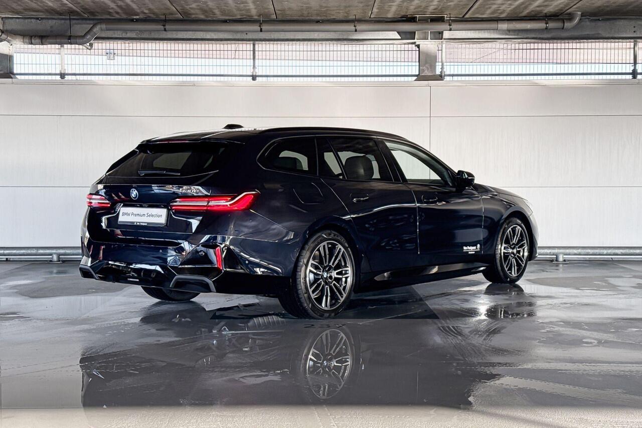 BMW 5-SERIE Touring 530e | M Sportpakket | Innovation Pack | Travel Pack | Comfort Pack | Trekhaak