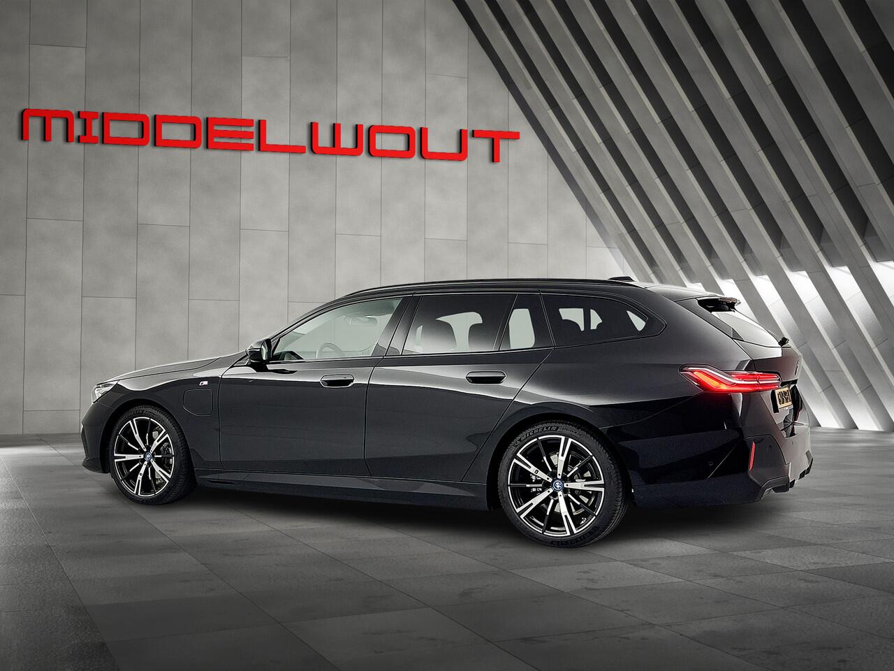 BMW 5-SERIE Touring 530e/M-Sport/Pano/Trekh/Leder/20"/BTW/Ned.Auto