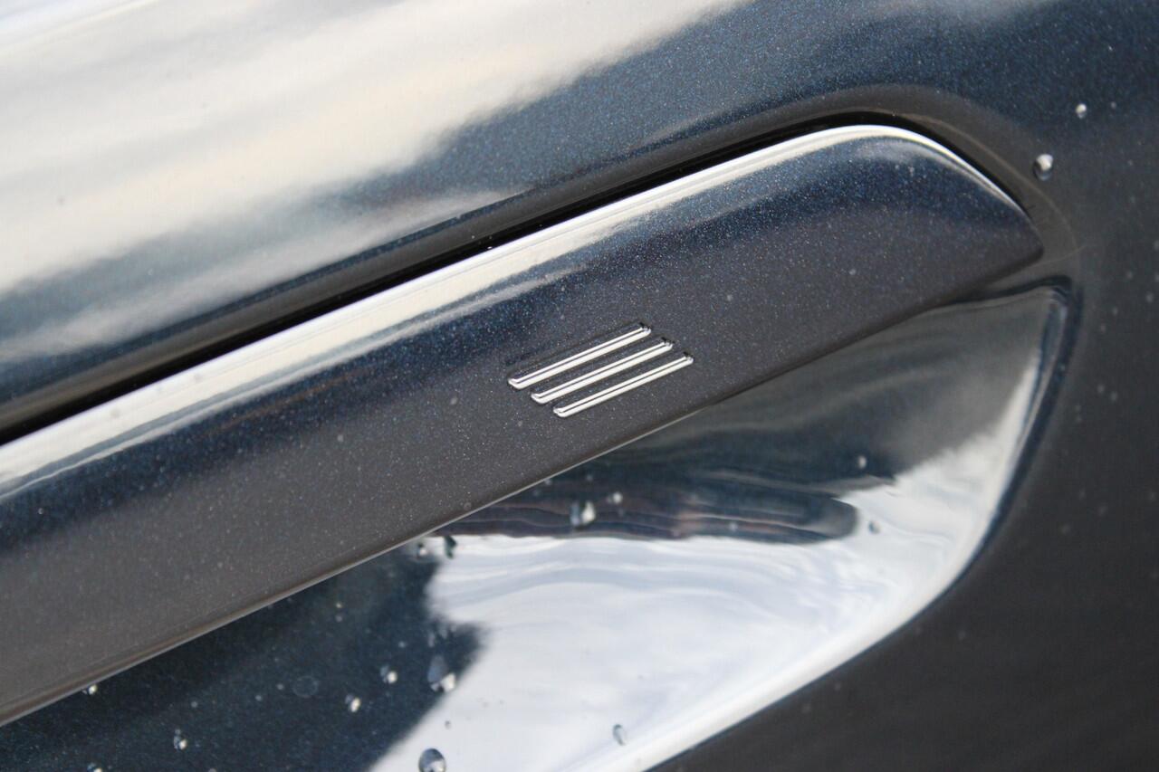 BMW 5-SERIE 530e M Sport Automaat / Panoramadak / Stoelventilatie / Comfort Access / M Sportonderstel / Adaptieve LED / Parking Assistant Plus / Harman-Kardon