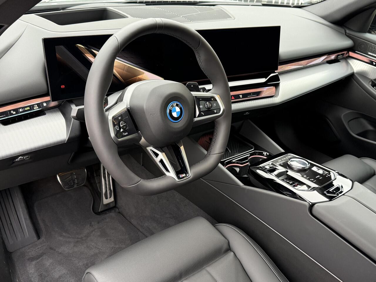 BMW 5-SERIE Touring 530e | M-Sport Pro | 21'' | Panorama | Harman/Kardon | Elek. Trekhaak