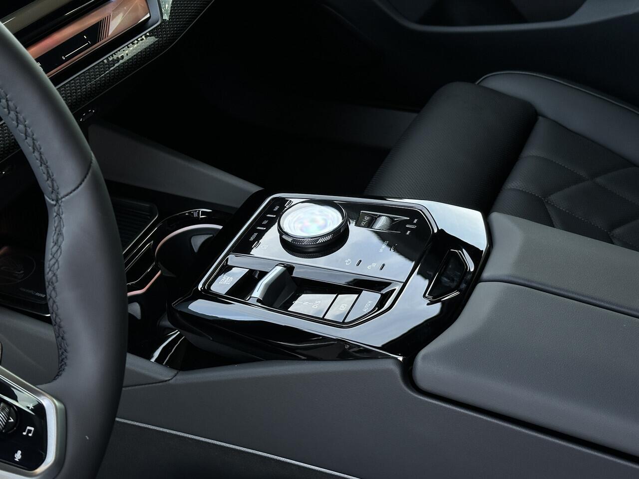 BMW 5-SERIE Touring 530e M Sport Automaat / Trekhaak / Adaptieve LED / Parking Assistant Plus / Comfort Access / M Sportonderstel / Live Cockpit Professional