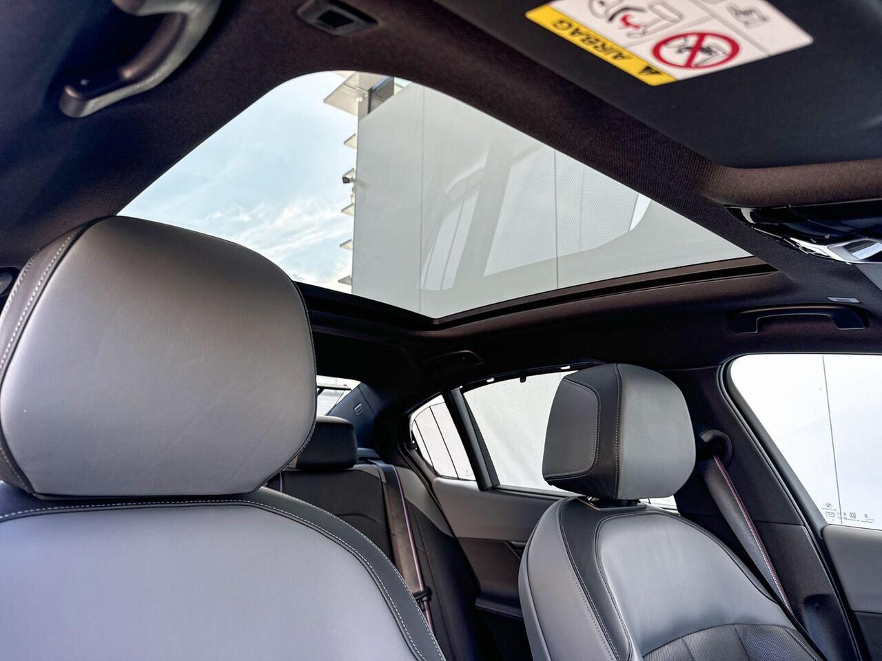 BMW 5-SERIE Sedan 550e xDrive M-Sport Pro / Bowers & Wilkins / Driving Assistant Professional / Stoelventilatie / Comfortstoelen / Head-up / Adaptief onderstel Professional / Stuurwielrand verwarming / Stoelverwarming voor & achter / Craftedclarity / Parking Assistan