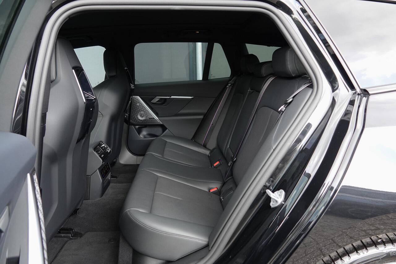 BMW 5-SERIE Touring 550E 490Pk Aut. | Plug in Hybride | X-Drive | Shadowline | M-Sport | 'M' Sportstoelen | Head Up Display | Panoramadak | Trekhaak | 21''