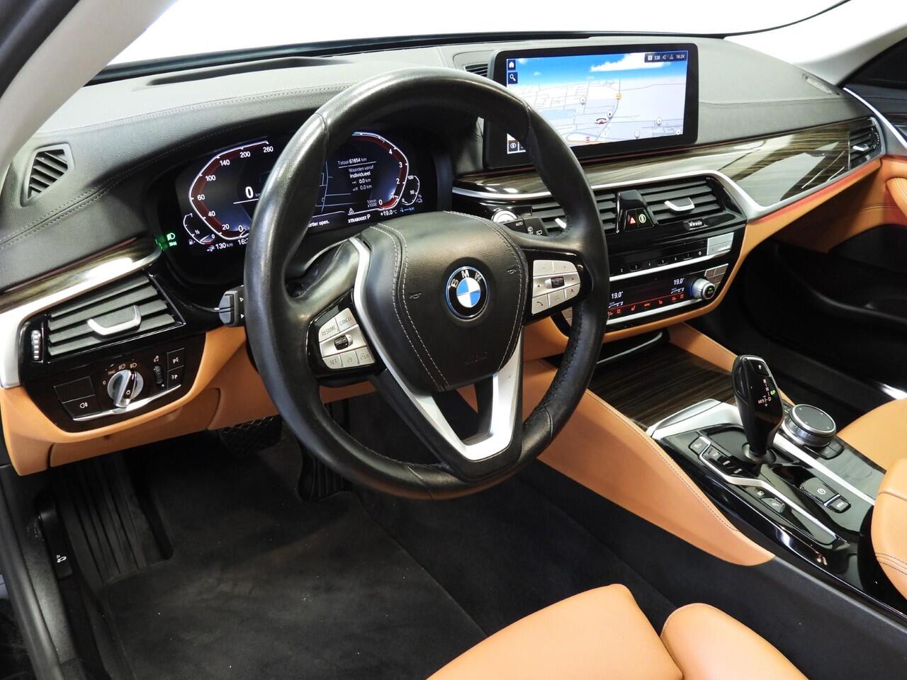 BMW 5-SERIE Touring 530e Luxury Line NAVI/LEER/LASER LED/TREKH./18"LMV!