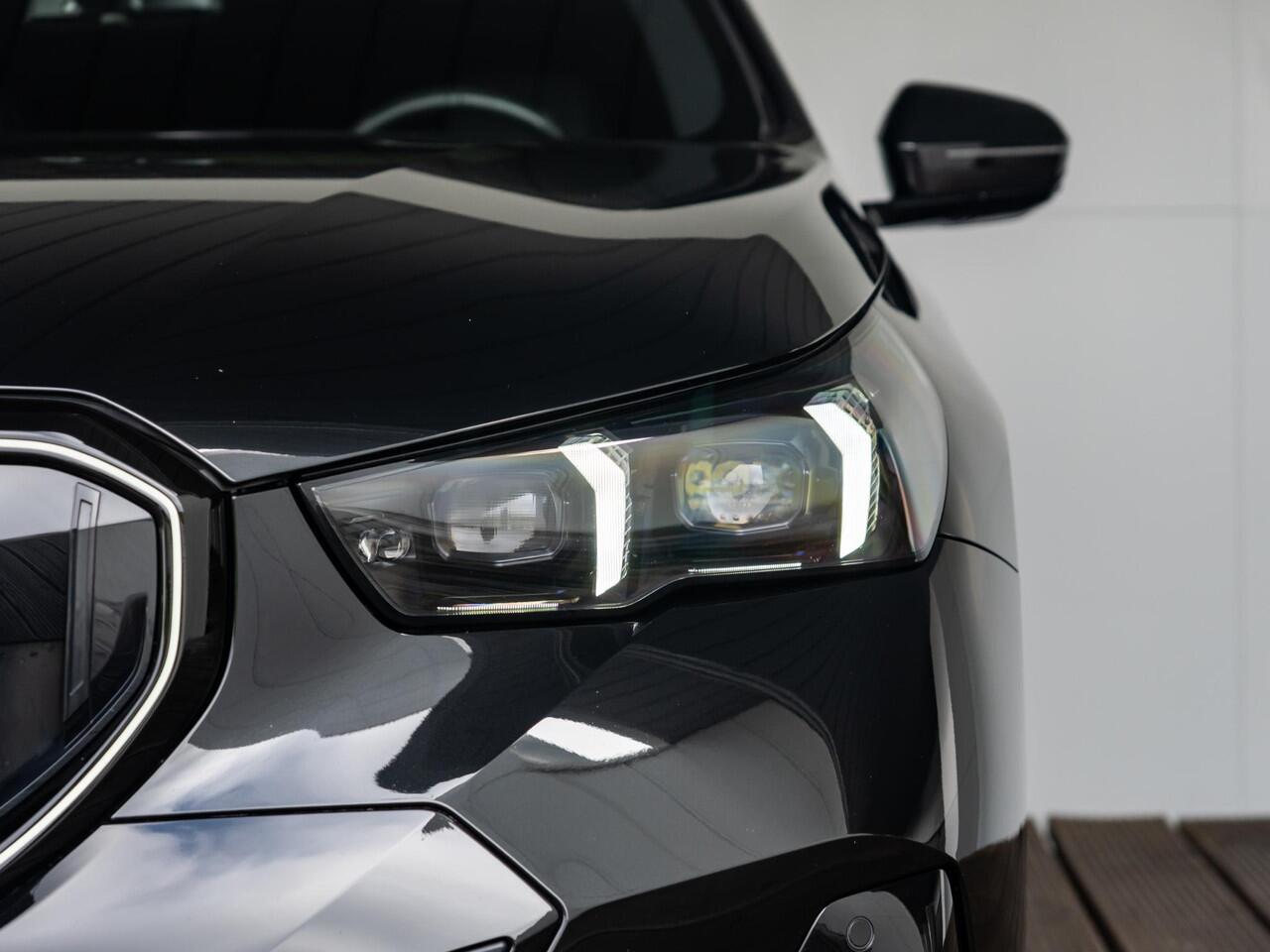 BMW 5-SERIE Touring 540d xDrive | M Sportpakket Pro | Innovation Pack | Comfort Access | Harman-Kardon | Panoramadak | Stoelverwarming | Trekhaak