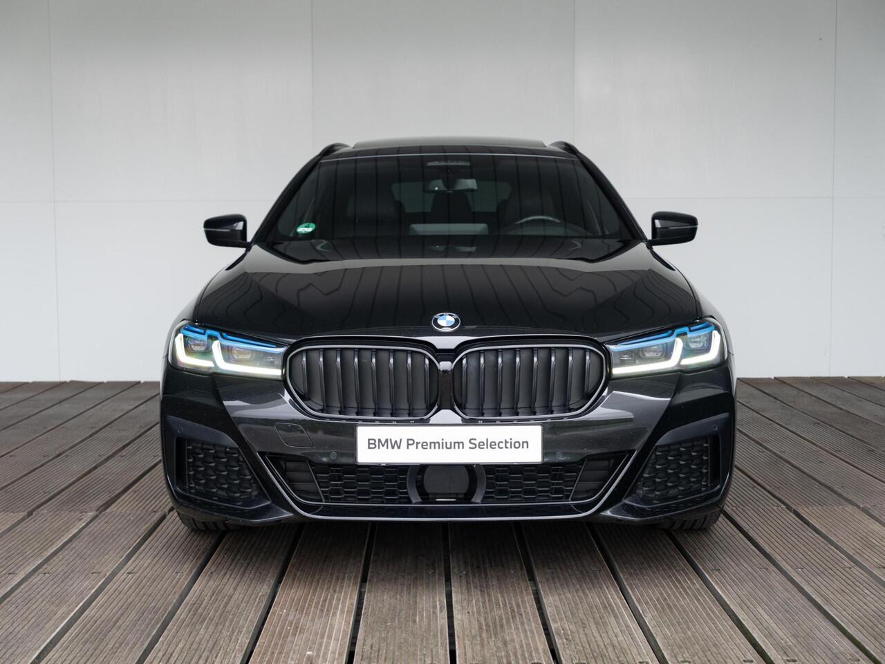 BMW 5-SERIE Touring 530i | High Executive | M Sportpakket | Harman Kardon | Verwarmd Stuurwiel | Comfort Access | Achteruitrijcamera | Panoramadak | Stoelverwarming | Head-Up Display