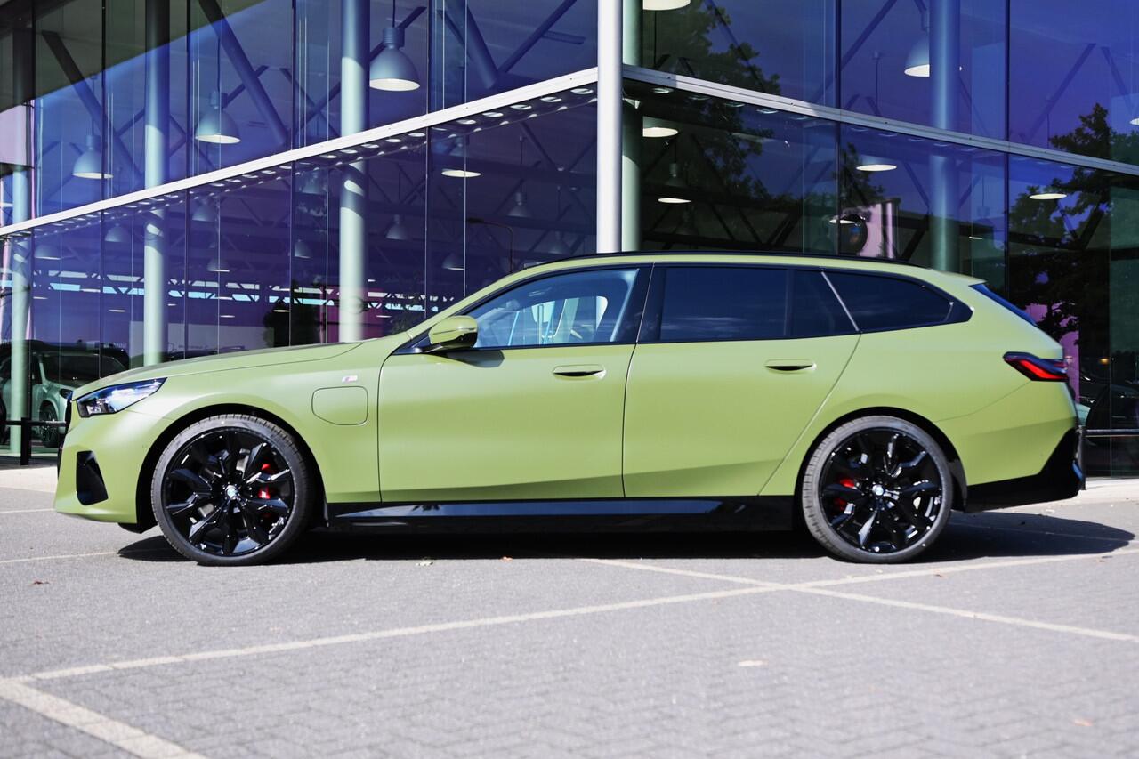 BMW 5-SERIE Touring 530e M Sport Automaat / Trekhaak / Adaptieve LED / Stoelventilatie / Parking Assistant / Stoelverwarming / M Sportonderstel