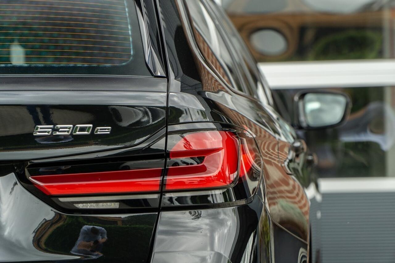 BMW 5-SERIE 530 530e Business Edition Plus | M Sport | Leder | Camera | ACC | Trekhaak | 19 Inch |