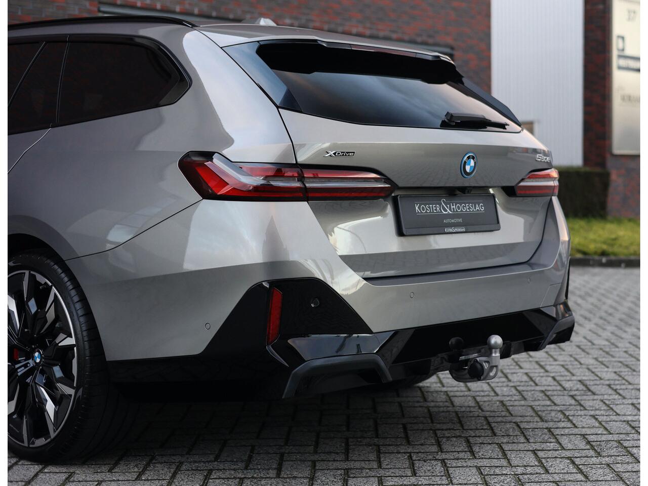 BMW 5-SERIE Touring 550e xDrive | Oxid Grey - M Sport Pro