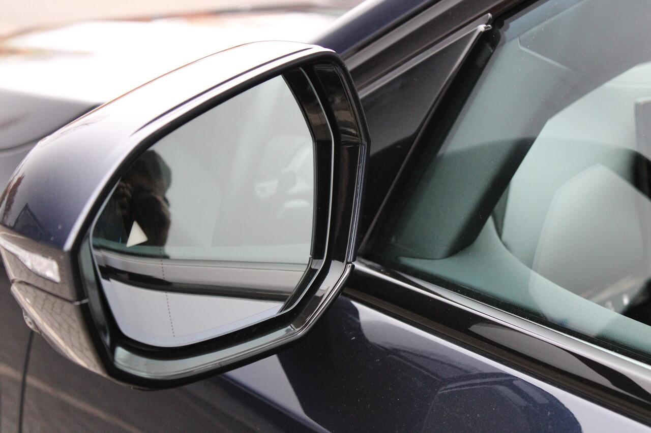 BMW 5-SERIE 550e xDrive M Sport Automaat / Panoramadak / Trekhaak / Adaptief Onderstel Professional / Bowers & Wilkins / Parking Assistant Professional / Adaptieve LED