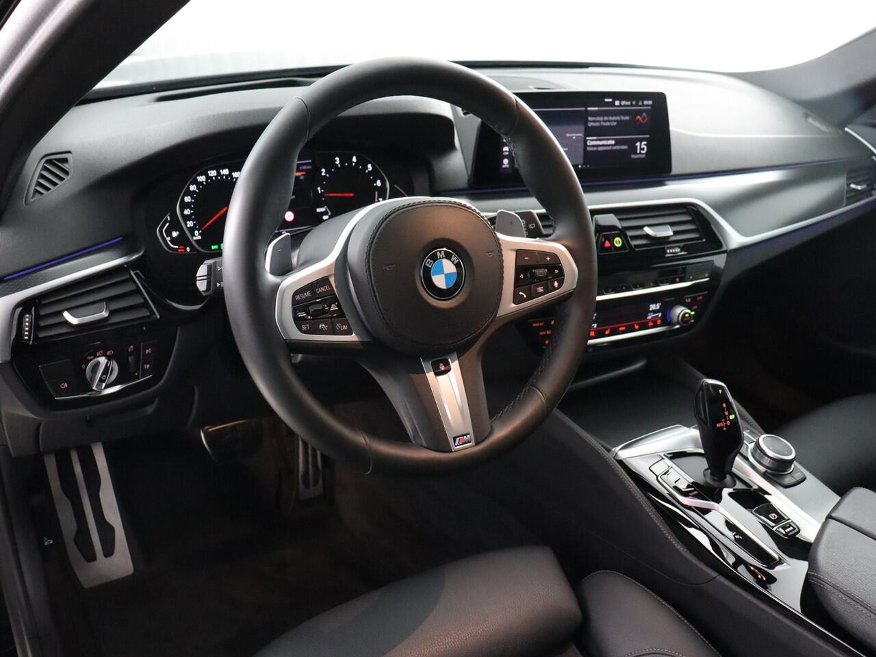 BMW 5-SERIE Touring 520i High Executive (Pano / Laser / Head Up / ACC / Luchtvering / Navi)