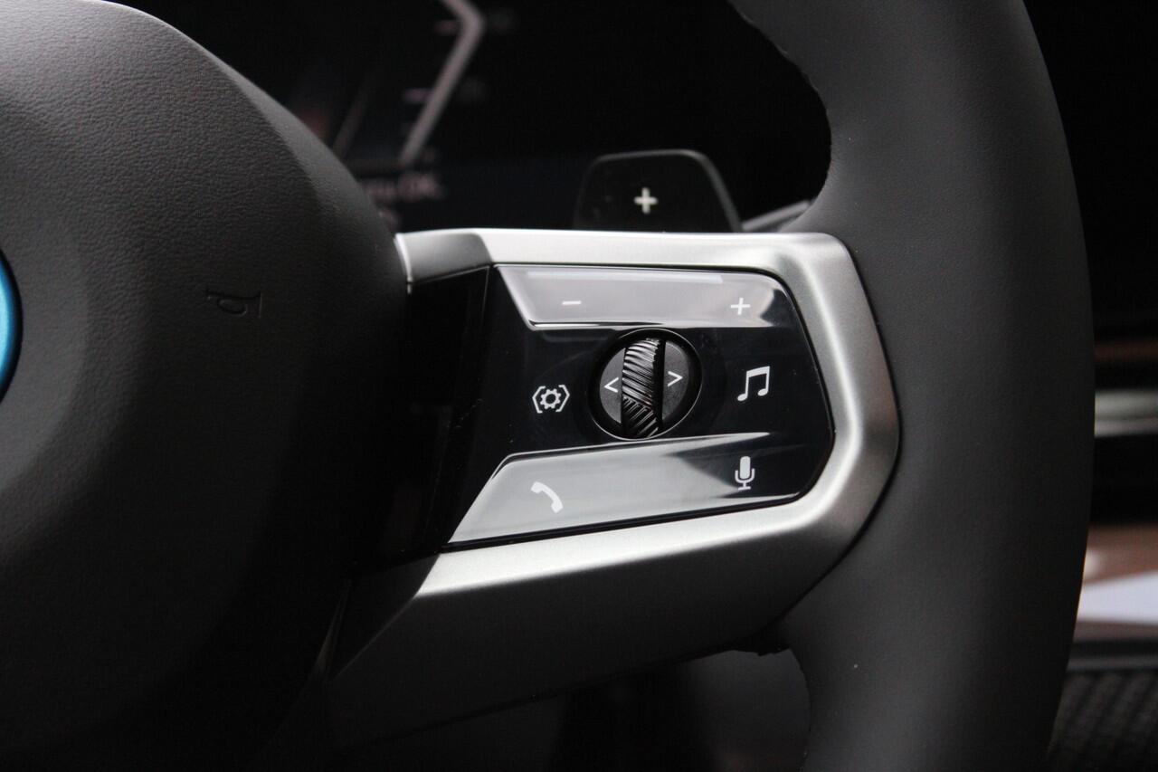 BMW 5-SERIE Touring 530e M Sport Automaat / Panoramadak / Trekhaak / Stoelventilatie / Parking Assistant Plus / Comfort Access / Adaptieve LED / M Sportonderstel / Harman-Kardon