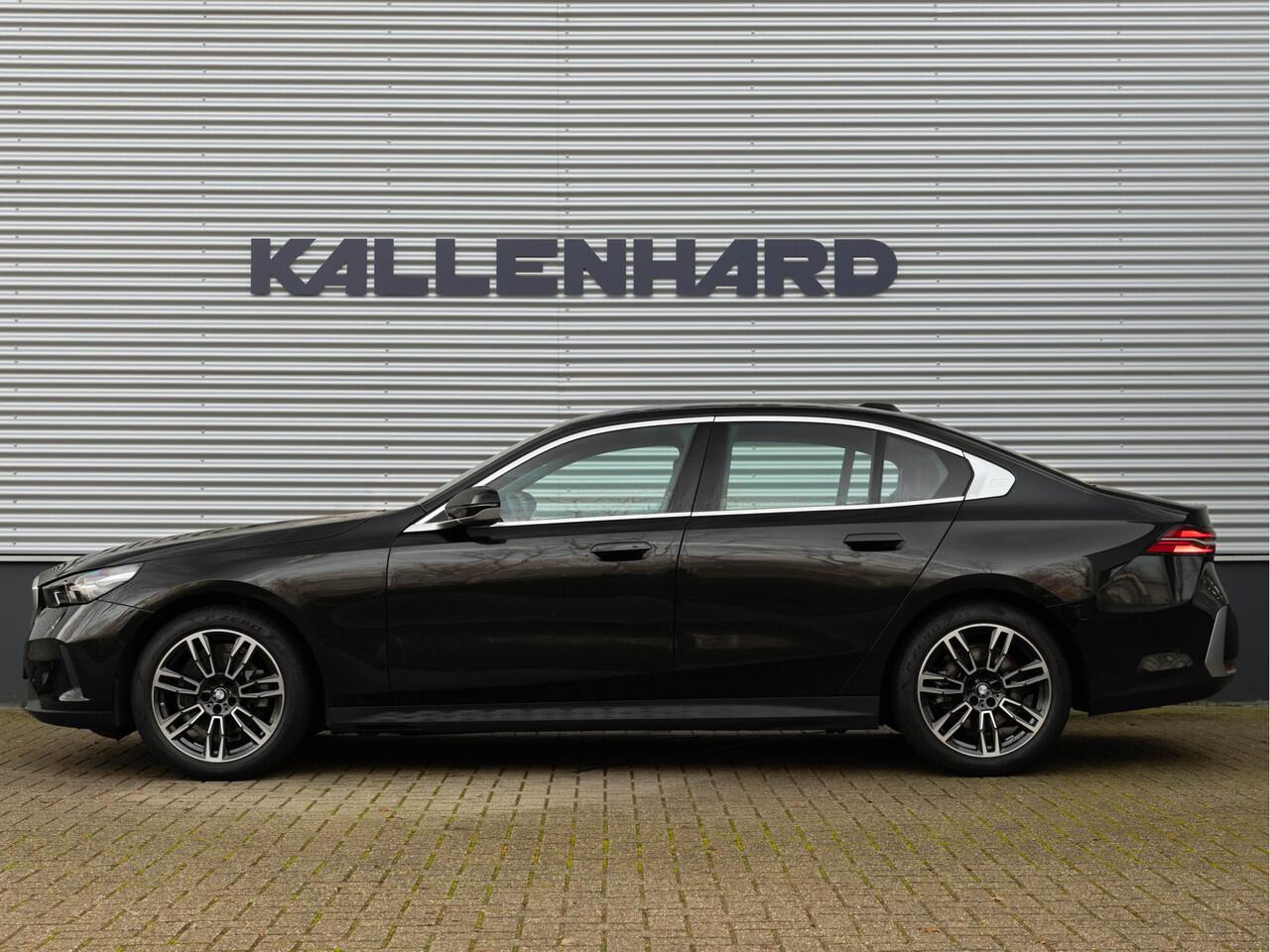 BMW 5-SERIE 520i - Sportstoelen - Stoelverwarming - Camera - Driving Assistant