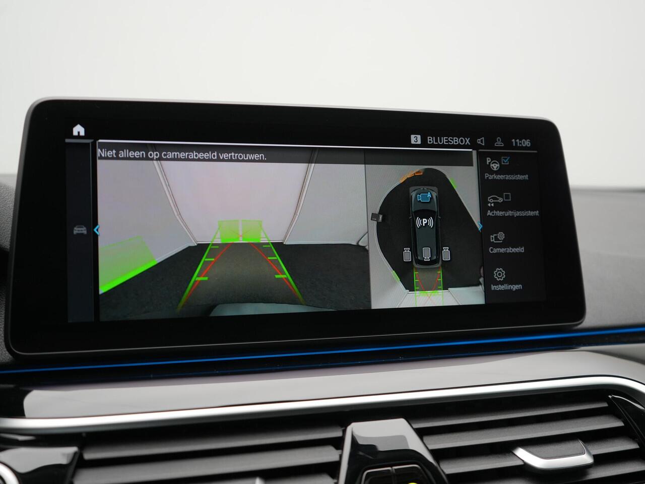 BMW 5-SERIE Touring 530e Executive Plug In Hybrid 293pk Dealer O.H. PHEV | Panodak | 360 Camera | Lederen Sportstoelen Verwarmd | Sfeerverlichting | Apple Carplay | Navigatie | Virtual | DAB |