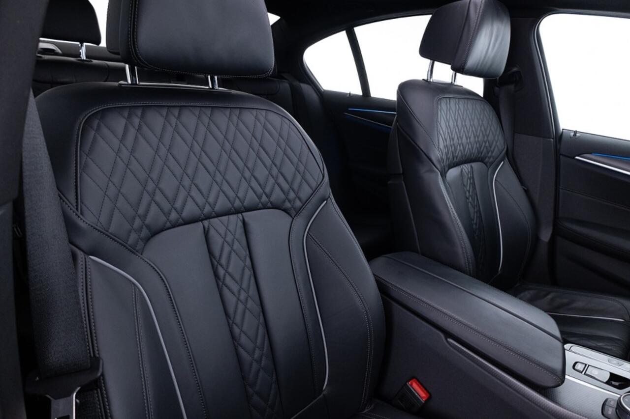 BMW 5-SERIE 520 e Business Edition Plus M-Sport | SCHUIFDAK | LEDER | harman/kardon ? 1e Eigenaar | PHEV | Plug-in Hybrid