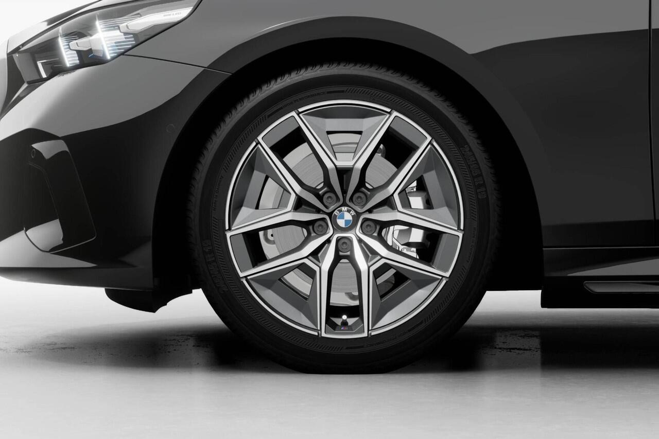 BMW 5-SERIE Touring 520i | M Sport | Travel Pack | Comfort Pack