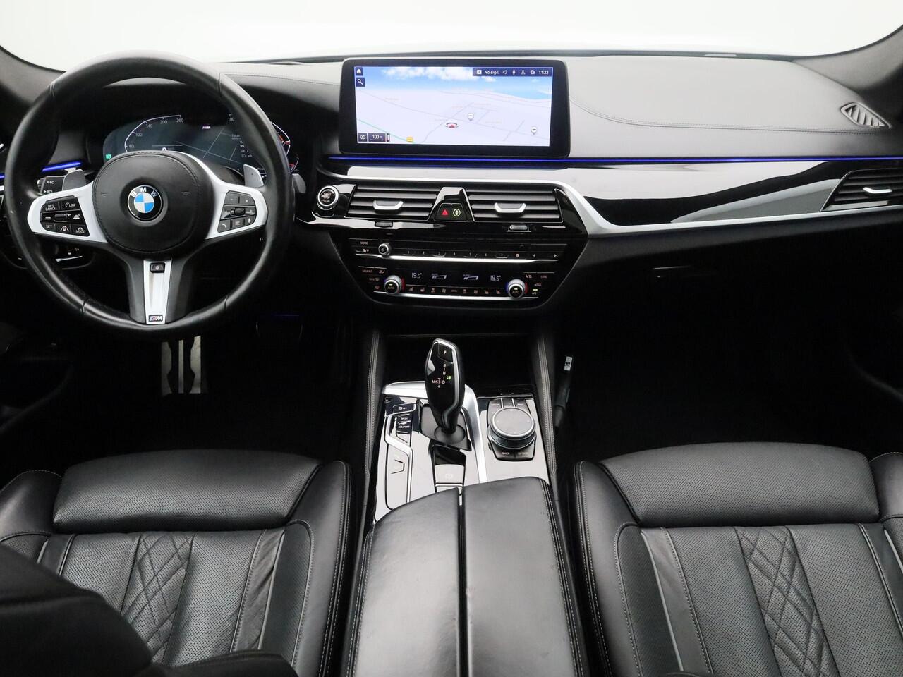 BMW 5-SERIE Touring 540i xDrive High Executive Edition | PANO | 360° | ADAPTIVE | HUD | LASER | H&K | MEMORY | STOELVENT. | STOEL- EN STUURVERW. | TREKHAAK