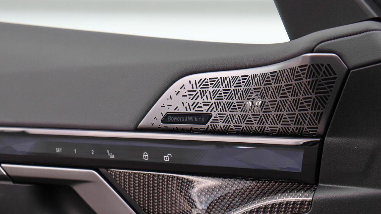 BMW 5-SERIE 550e xDrive M-Sport Pro | Bowers & Wilkins | Stoelventilatie | Panoramdak | Trekhaak | Carbon