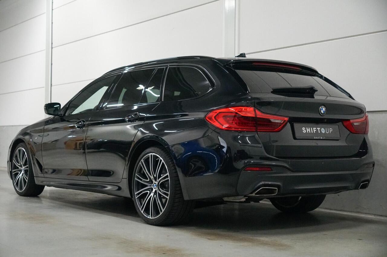 BMW 5-SERIE Touring 520i M-Sport | Panoramadak | Stoelventilatie | 21"
