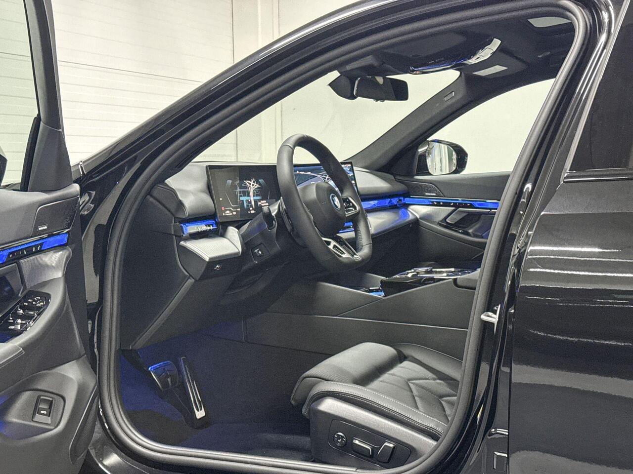 BMW 5-SERIE Touring 530e | M-Sport Pro | Travel Pack | Innovation Pack | Comfort Pack | Driving Assistant Plus | Harman/Kardon | Panoramadak | Comfort Access