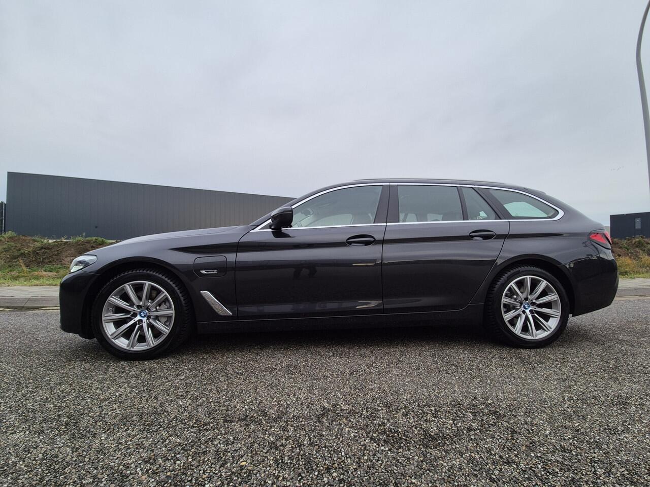 BMW 5-SERIE Touring 530e Business E plus Hybrid. Elektrische achterklep Nette auto.
