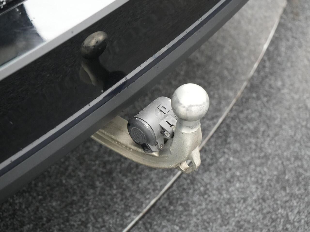 BMW 5-SERIE Touring 530e High Executive Plug In Hybrid 292pk Dealer O.H PHEV | Trekhaak Af Fabriek | Head Up | Lederen Sportstoelen Memory & Verwarmd | Apple Carplay | Stuur Verwarmd | Sfeerverlichting | Cruise Control | Camera | Navigatie | Blis | DAB |