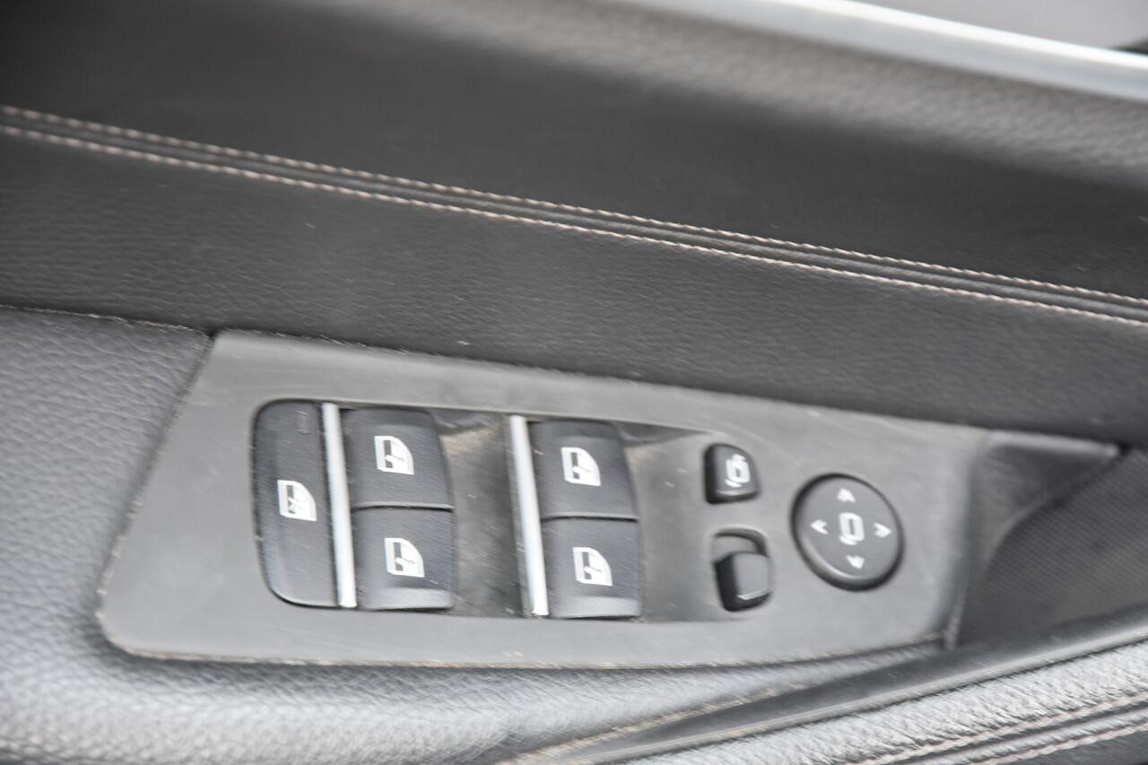 BMW 5-SERIE Touring 520i Executive Edition | CARPLAY | LEDER | ELEK. TREKHAAK