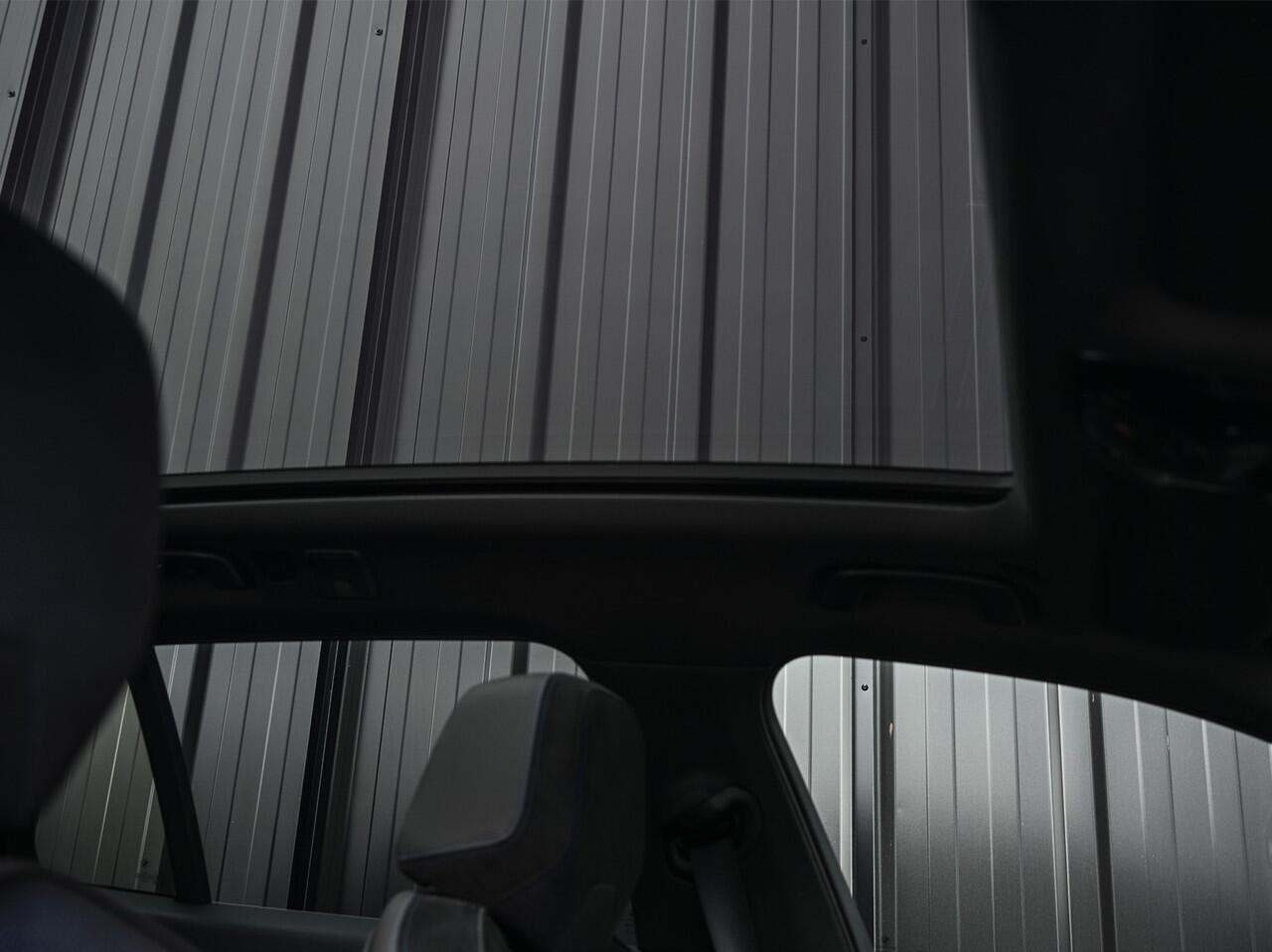 BMW 5-SERIE Touring 530e xDrive · M-Sport · Shadow Line · Panoramadak · Harman/Kardon · 360 Camera · Comfort Access · Stoel- en Stuurverwarming · Active Cruise · Ambiance · El. trekhaak