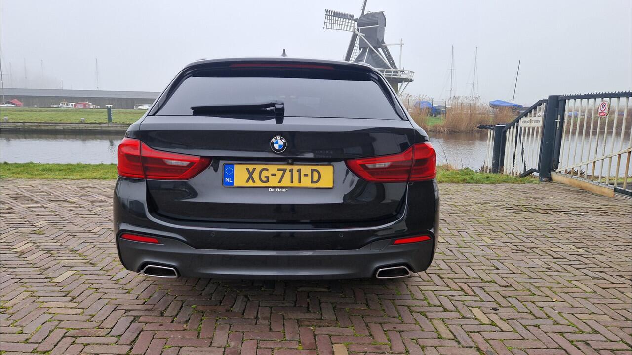 BMW 5-SERIE Touring 520d High Executive ACC / M-Pakket / Virtual display / Stoel verwarming & verkoeling / Carplay / Memory