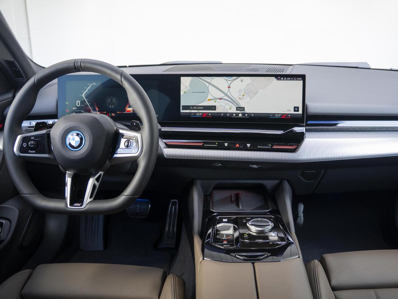 BMW 5-SERIE Touring 530e | M Sportpakket | Travel Pack | Verwarmd Stuurwiel | Harman-Kardon | Elektrisch Verwarmde Voorstoelen | 20'' | Ekris Selection