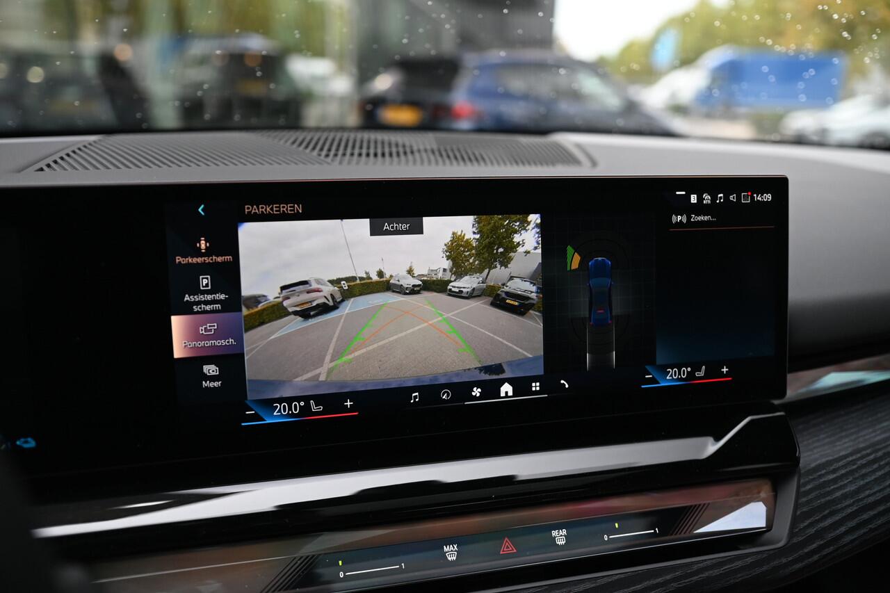 BMW 5-SERIE 550e xDrive M Sport Automaat / Panoramadak / Stoelverwarming / Adaptieve LED / Driving Assistant / 19" LMV