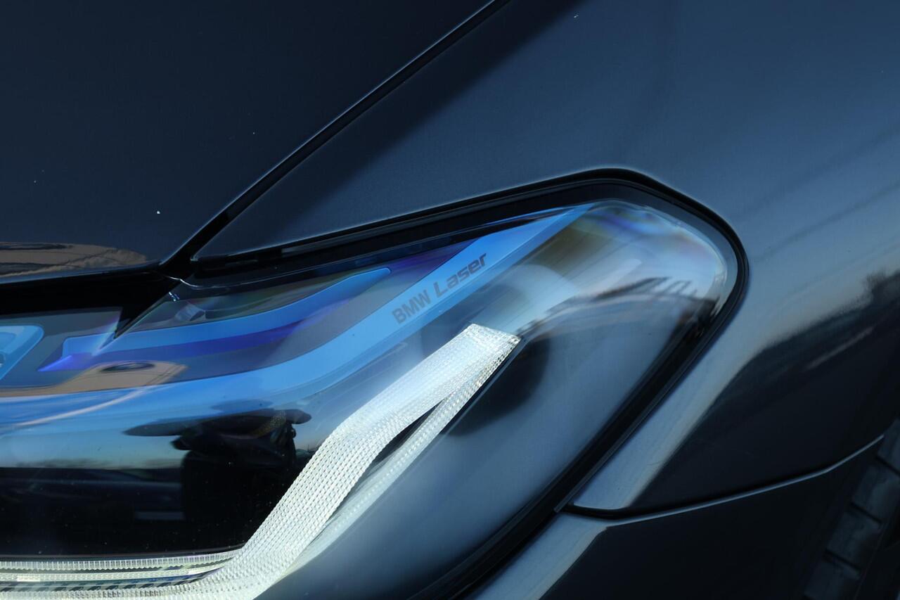 BMW 5-SERIE Touring 540i xDrive M-Sportpakket / Harman Kardon / Panoramadak / Laserlicht / Head Up Display / Comfort Access /