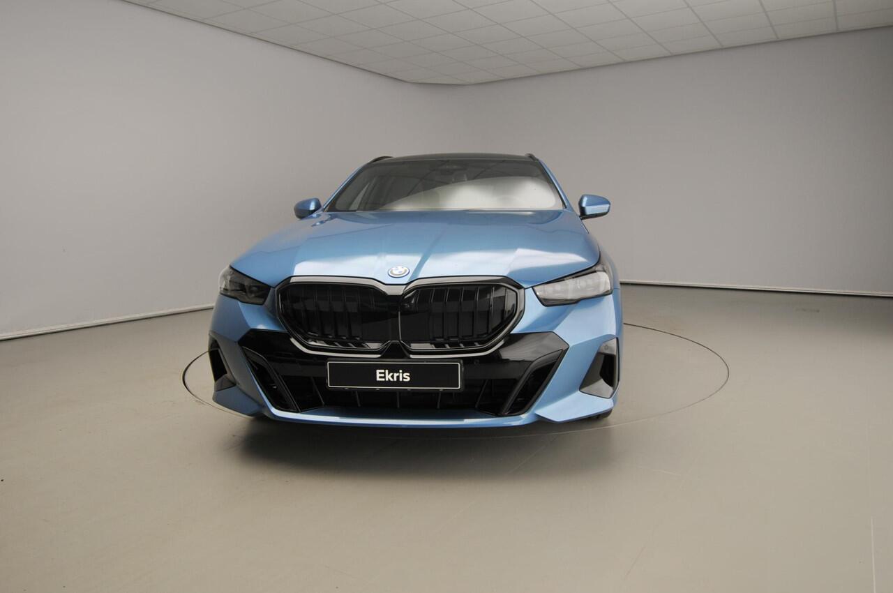 BMW 5-SERIE Touring 530e | M Sportpakket Pro | Individual Lak | Innovation Pack | Comfort Pack | Travel Pack | Trekhaak