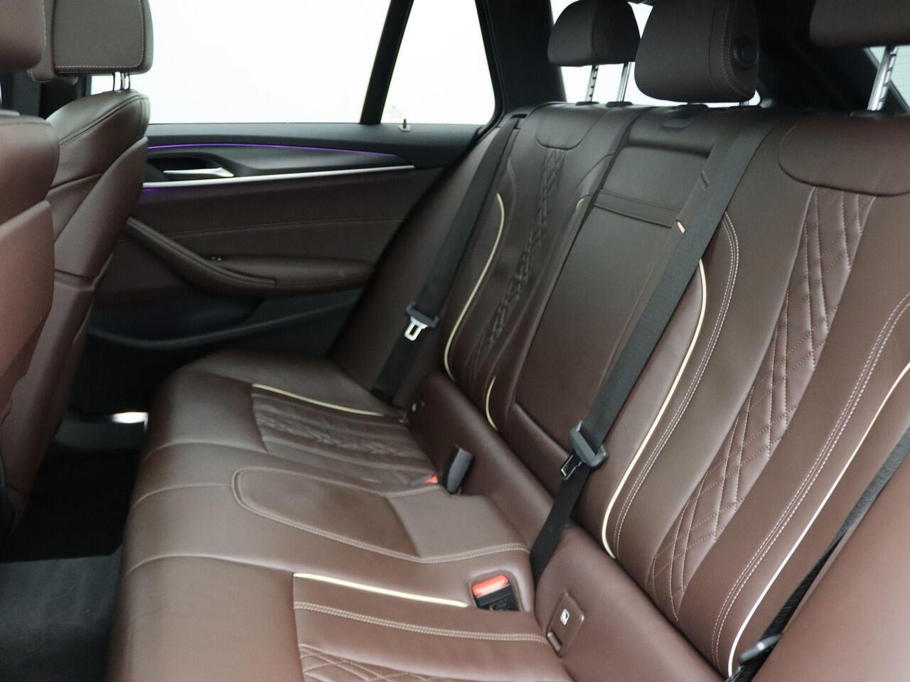 BMW 5-SERIE Touring 530e High Executive | M Sportpakket | Parking Pack | Trekhaak | Panoramadak | Laserlight | 18''