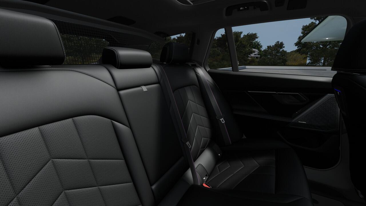 BMW 5-SERIE Touring 530e M Sport Automaat / Panoramadak / Trekhaak / Stoelventilatie / Bowers & Wilkins / M Sportonderstel / Comfort Access / Adaptieve LED / Parking Assistant Plus