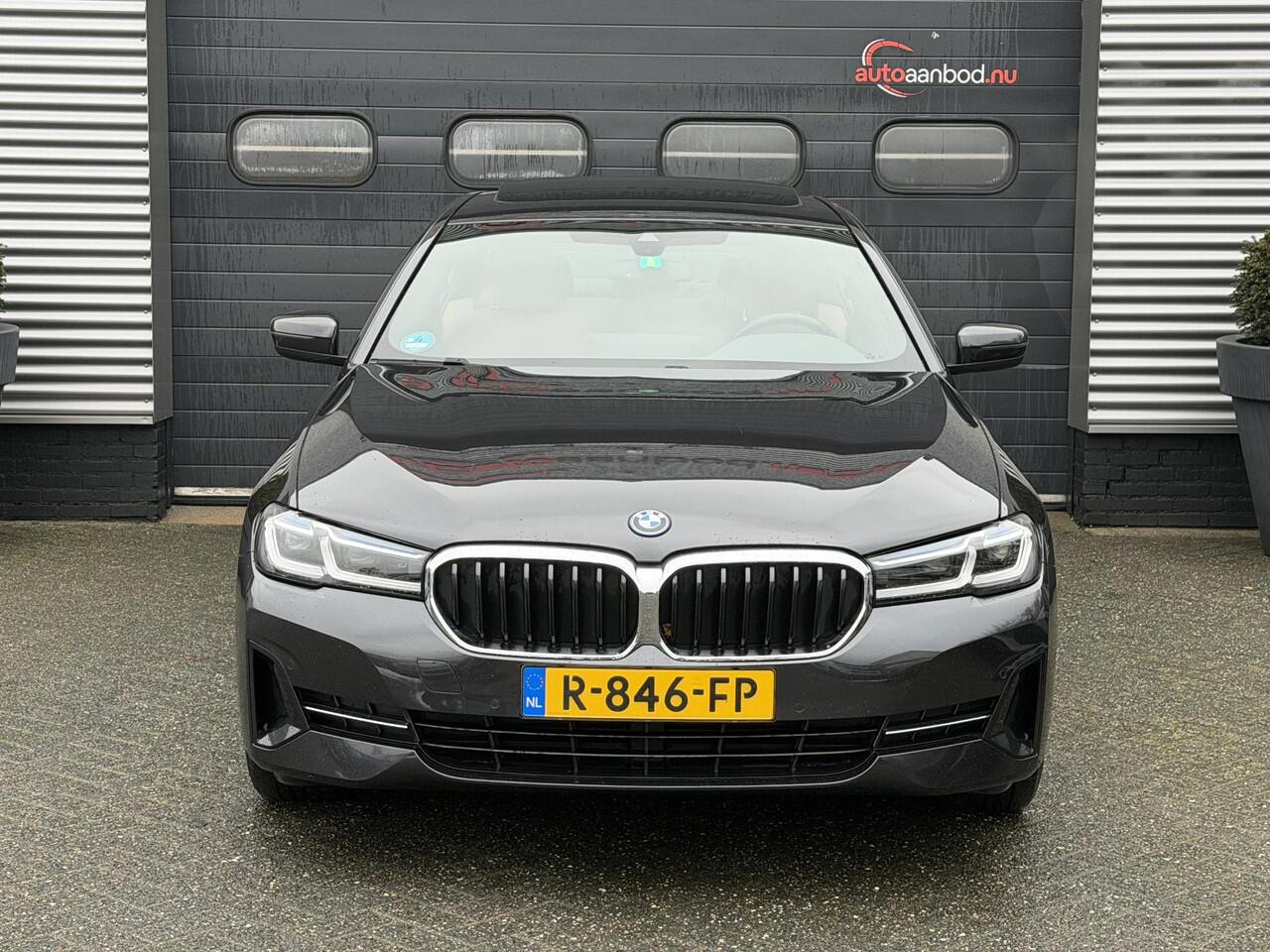 BMW 5-SERIE 530e Business Edition Plus | Panoramadak | Camera | Lederen Bekleding | Laser | Elektrische Trekhaak |