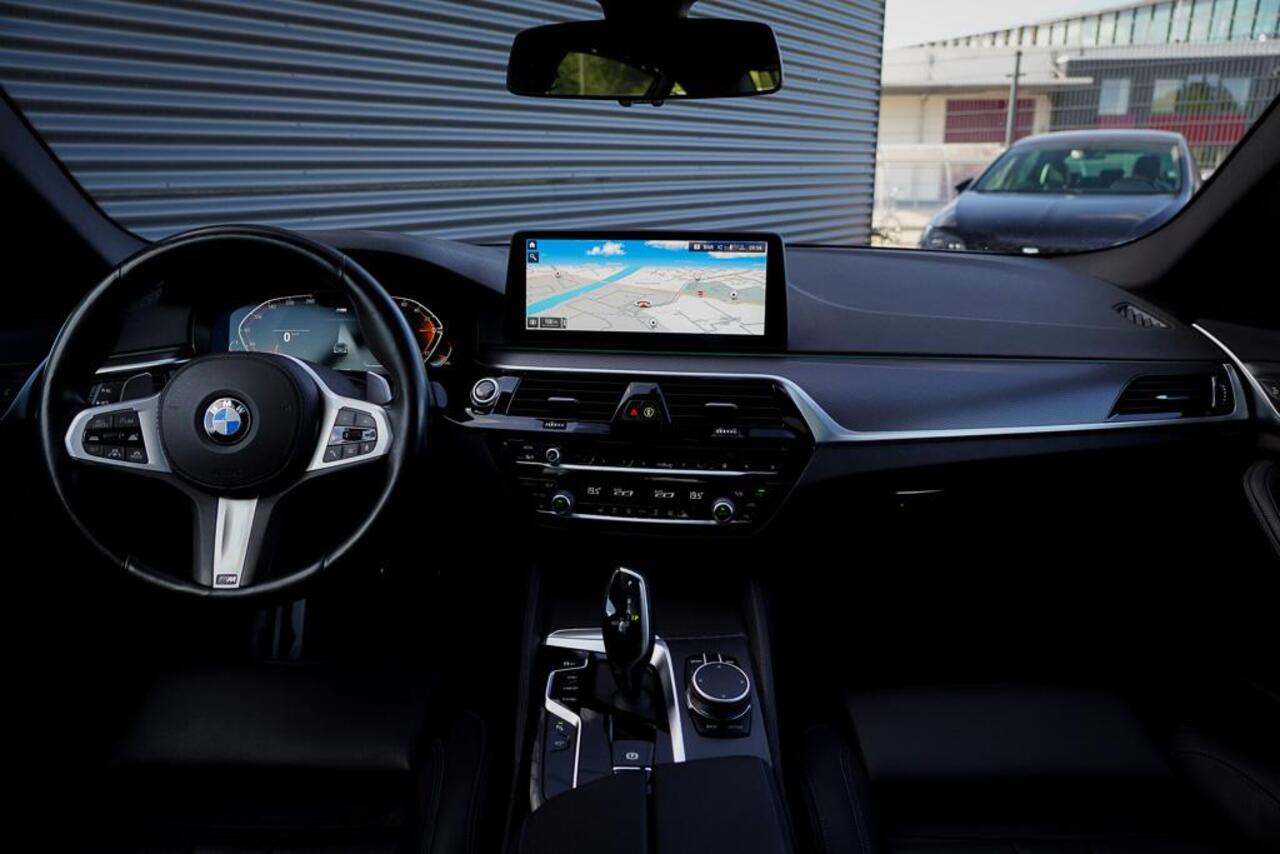 BMW 5-SERIE 530i High Executive Edition / M-Sport / Laser / M-Stoelen / Schuifdak / Adaptive Cruise