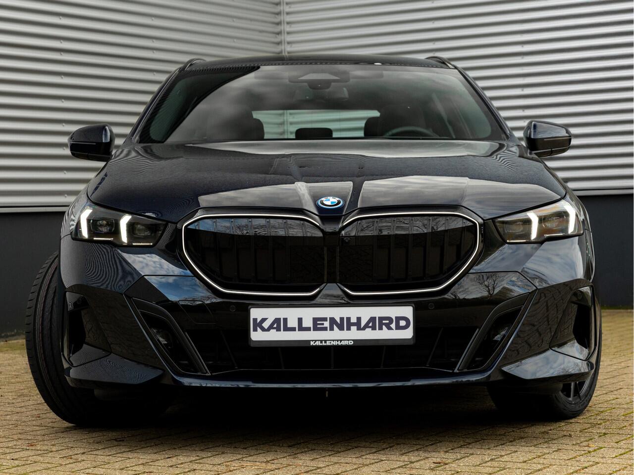 BMW 5-SERIE Touring 550e xDrive M-Sport Pro - Pano - Onderstel Prof - Driving Ass Plus - Harman Kardon