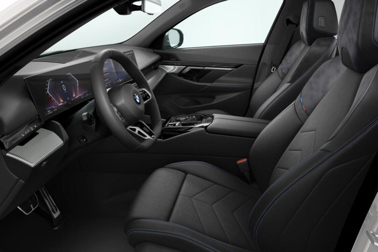 BMW 5-SERIE Touring 520i | M Sport |Travel Pack | Comfort Pack | Trekhaak