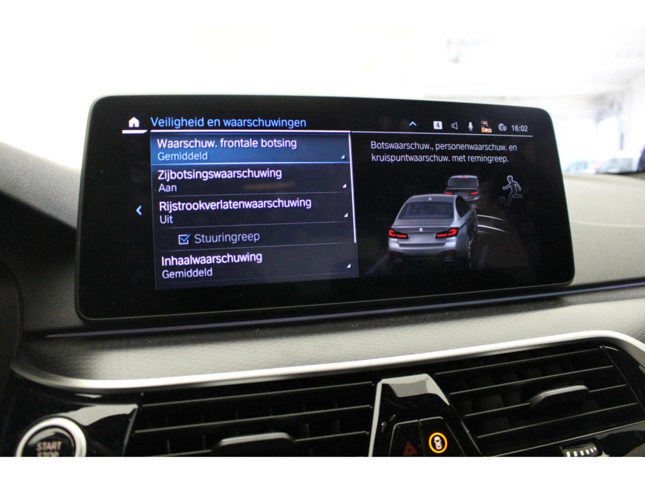 BMW 5-SERIE 530e M-Sport | Trekhaak | Harman Kardon | Driving Assistant Professional | High Executive | Comfortzetels